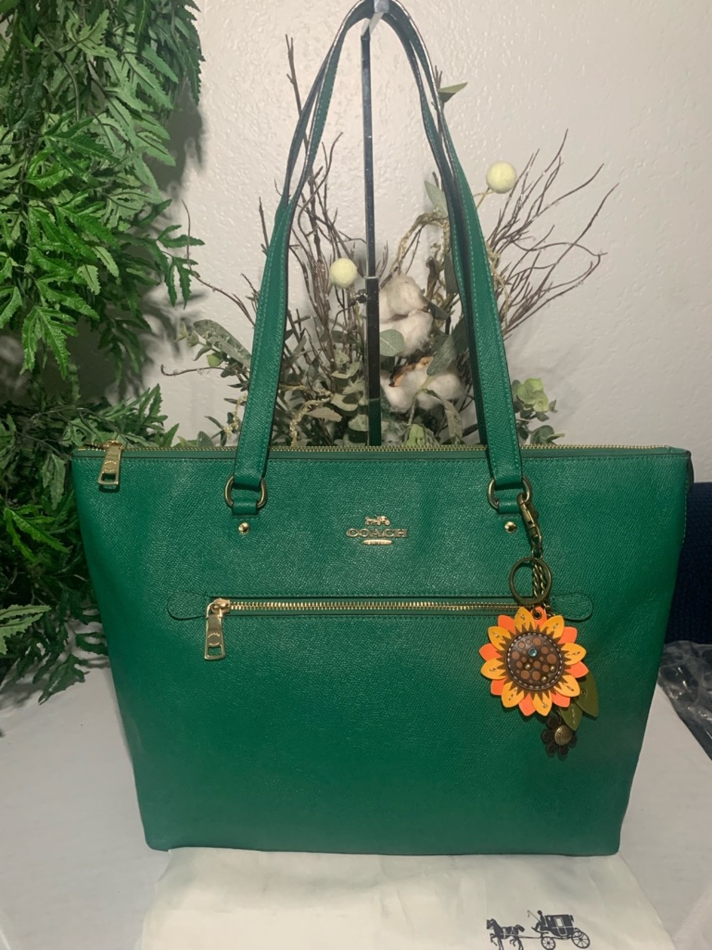 Coach Emerald Green Gallery Tote Bag + Chala keychain/Bag Charm - Picture 5 of 10